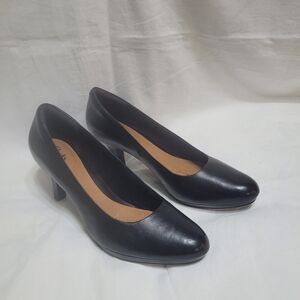 New Clarks Elegant Black Heels